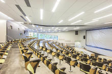 A number of varying sizes and configurations of lecture halls have been designed to foster collaborative learning in large populations. The arrangement of the seating has two rows per tier, with the front row on swivels to allow students to turn around and face their colleagues, giving the instructor the opportunity to allow for small group interactions in a large group setting. - Photo Credit: Alene Davis Photography